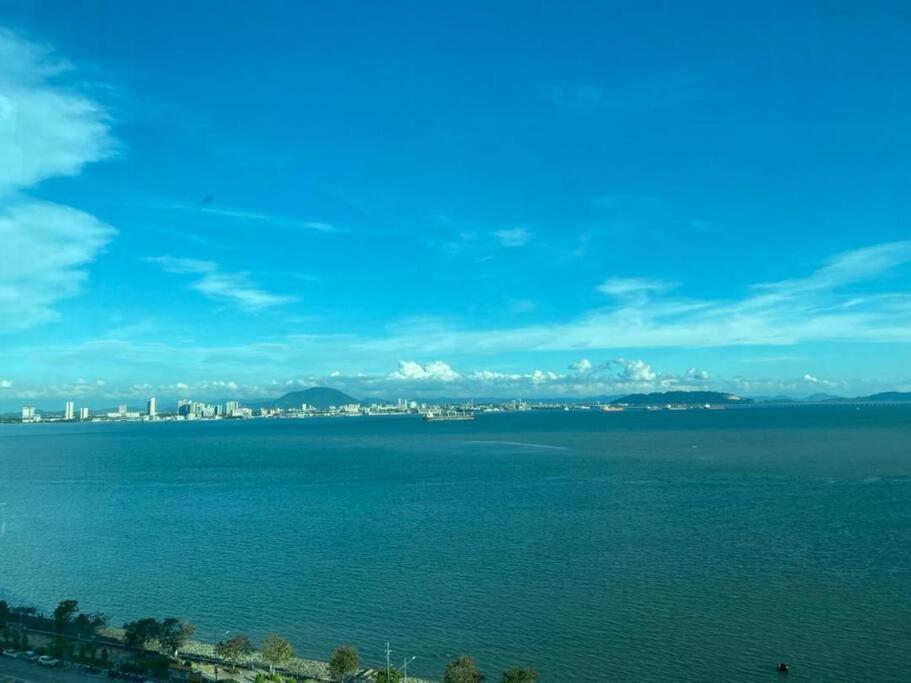 Maritime Suite Duplex Penang- Pemandangan Laut Джорджтаун Экстерьер фото